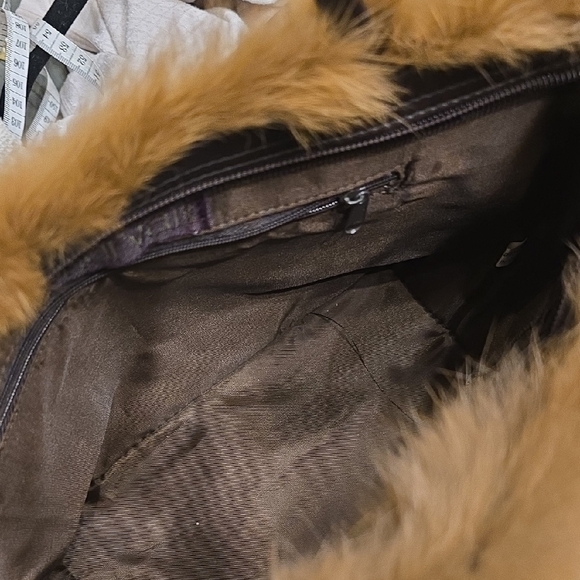 White and Brown Purse with Plush Fur Trim - Picture 3 of 10